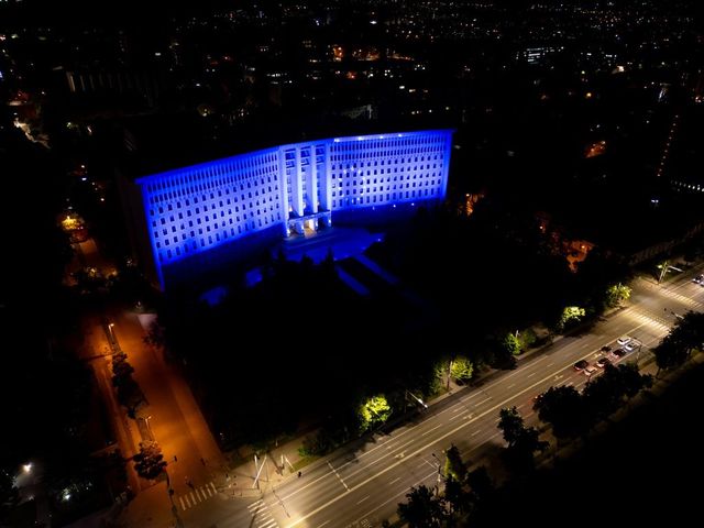 Clădirea Parlamentului Republicii Moldova a fost iluminată în culorile drapelului Uniunii Europene