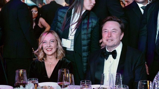 Musk irrumpe en la política migratoria italiana para defender a Meloni