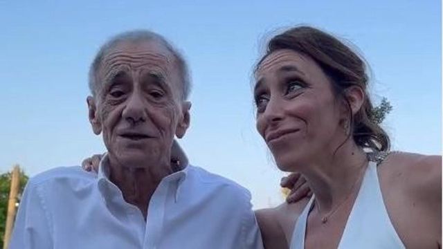 Il matrimonio di Francesca Vecchioni e Sara, il video con il padre Roberto: «La felicità viene dal casino»