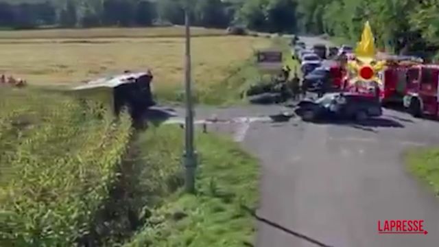 Scuolabus si ribalta in provincia di Udine, cinque feriti
