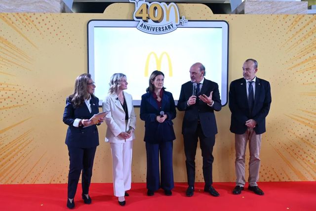 McDonald’s Italia compie 40 anni, il primo ristorante a Roma in Piazza di Spagna