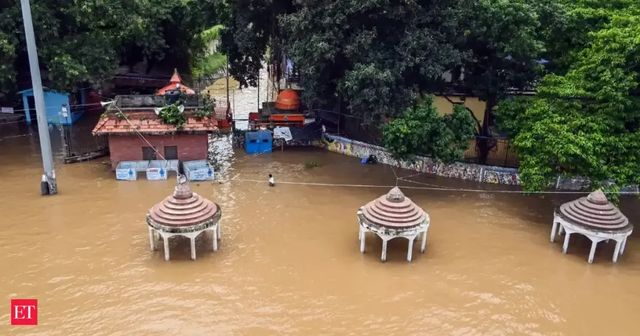 Ganga water level breaches 'highest flood mark'