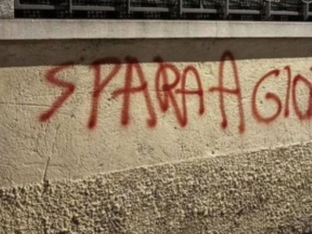 'Spara a Giorgia', scritta contro Meloni siglata Br su sede Lega di Busto Arsizio