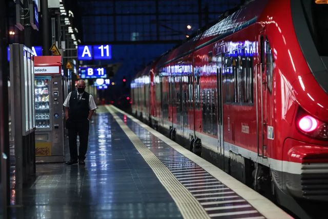 Un controlor de tren a murit, după ce a fost lovit în cap de un pasager care nu avea bilet
