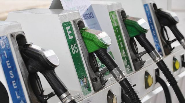 Vláda v pondělí projedná regulaci marží pohonných hmot