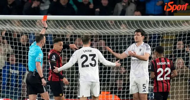 Čtyři góly, dvě penalty a jedna červená. United dvakrát vedli, nakonec ale ztratili