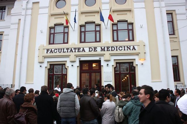 Peste 10.000 de candidați participă la concursul de intrare în rezidențiat