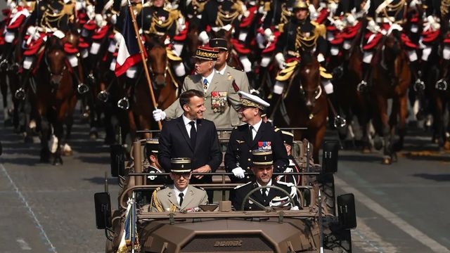 Francia presume de liderazgo europeo y poderío militar en el último 14 de julio de Macron