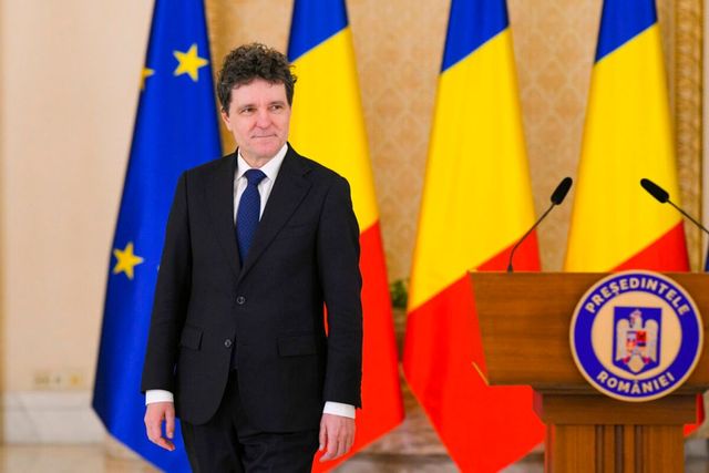 Nicușor Dan a rechemat în țară un ambasador cu un trecut controversat