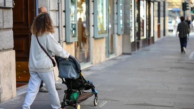 Meno coppie con figli, più famiglie monogenitore