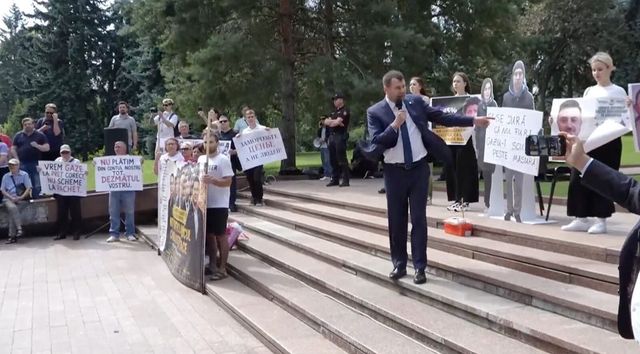 Protest în fața Parlamentului, față de majorarea tarifului la gaze