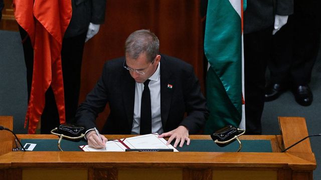 Magyar Péter elindult első hivatalos miniszterelnöki látogatására, miniszterelnök-helyettesnek nevezte ki Ruff Bálintot
