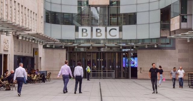 Ředitel BBC a šéfka zpravodajství rezignovali