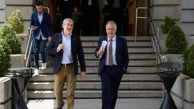 El Gobierno y Canarias se dan diez días para cerrar el reparto de menores migrantes