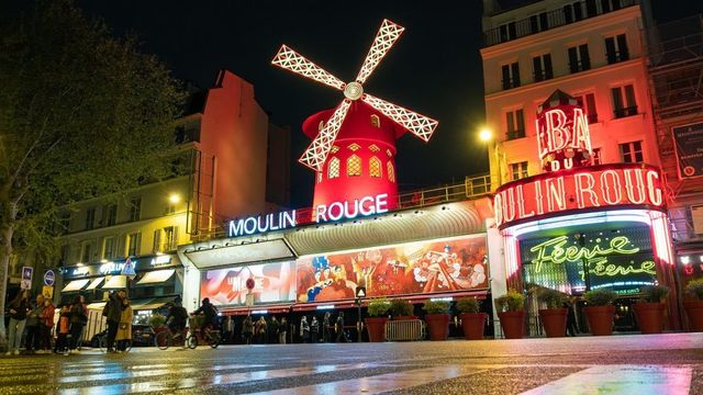 Kabaret Moulin Rouge ztratil svou ikonu: Zřítila se křídla mlýna