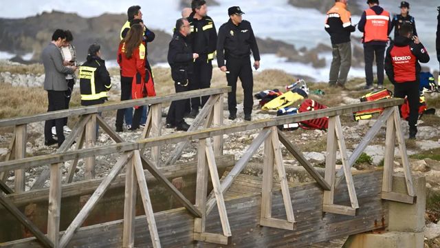 La investigación avanza que los tornillos de la pasarela de Santander estaban muy oxidados