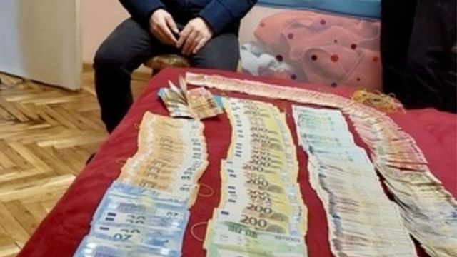 Удариха група за пране на пари от търговия с наркотици, 400 000 евро и ценности иззети при спецакция