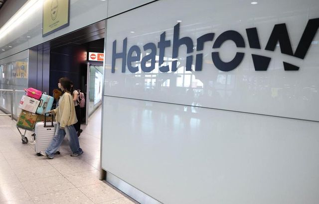 Evacuato terminal Heathrow, perdita di materiali pericolosi