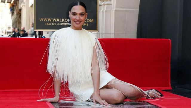 Gal Gadot recibe su estrella en el Paseo de la Fama de Hollywood entre disturbios por la guerra de Gaza