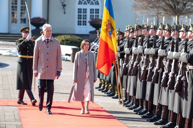 Președintele Maia Sandu - întâmpinată de președintelui…