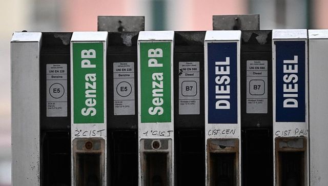 Carburanti, in autostrada spuntano prezzi oltre 3 euro al litro: ecco dove si spende di più per un pieno