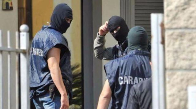Riciclavano soldi dei clan, arrestati 11 uomini di Messina Denaro