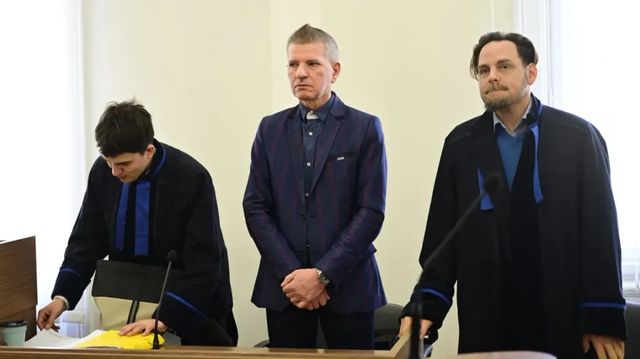 Odvolací soud zrušil Drtinovi trest za hrnky s nacistickou tematikou