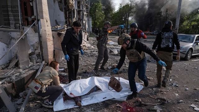 Mosca esorta a evacuare le ambasciate straniere a Kiev per parata 9 maggio