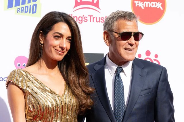 George și Amal Clooney, evacuați de urgență din casa lor din Franța din cauza incendiilor de vegetație