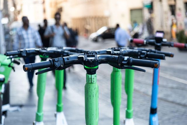 ++ Antitrust, 'ostacolo a corse gratis', multa milionaria a monopattini e bikesharing ++