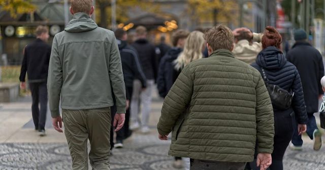 Germania taie ajutoarele sociale pentru români. Unii sunt obligați să părăsească țara