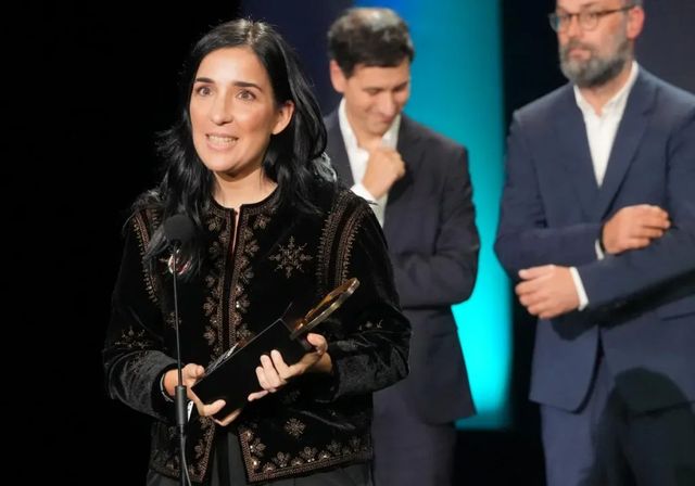 Alauda Ruiz de Azúa se consagra con la Concha de Oro por 'Los domingos'