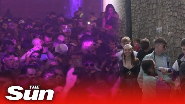 Liber la dans. Mii de persoane s-au distrat într-un club de noapte din Liverpool la o petrcere pilot organizată de guvern