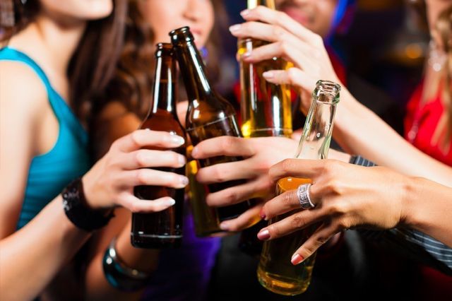 Alcoolul cauzează 1 din 13 decese în Moldova