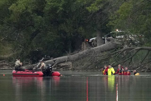 Chiavari, fa il bagno nel lago vietato e viene inghiottito dalle sabbie mobili