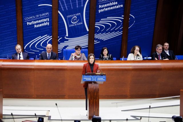 Maia Sandu, la Strasbourg: „Europa se confruntă cu două războaie – unul care distruge orașe și altul care erodează democrațiile”