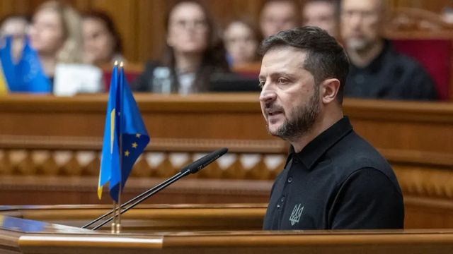 Zelenskyj představuje plán vítězství, prvním bodem je pozvání do NATO