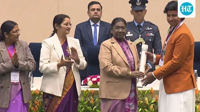 President Droupadi Murmu Presents 14-Year-Old Yogita Mandavi With Pradhan Mantri Rashtriya Bal Puraskar