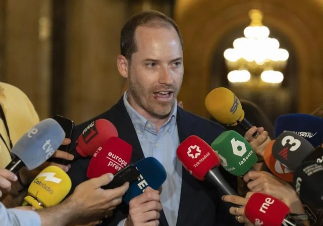 El PP tacha de «timo» el primer año de Illa como president y los comunes le piden priorizar la vivienda