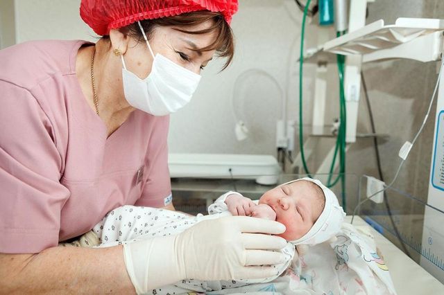 Anul 2026 a început cu egalitate: 38 de nou-născuți, jumătate băieți, jumătate fete