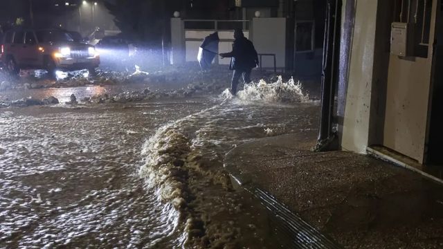 Двама души загинаха при тежки наводнения в Гърция