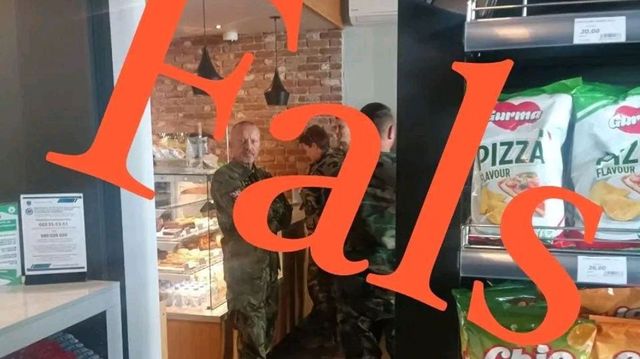 Pe Telegram au apărut imagini cu militari care ar fi fost surprinși într-un local public din Cimișlia