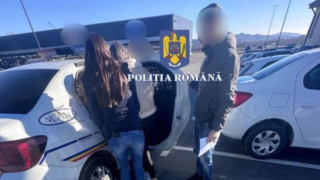 La 18 ani, s-a urcat beată la volan. Ce-a urmat