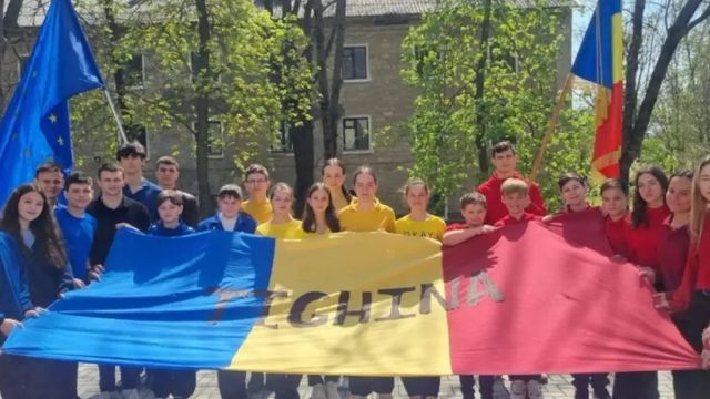 Școlile cu predare în limba română din regiunea transnistreană, decorate cu Ordinul de Onoare