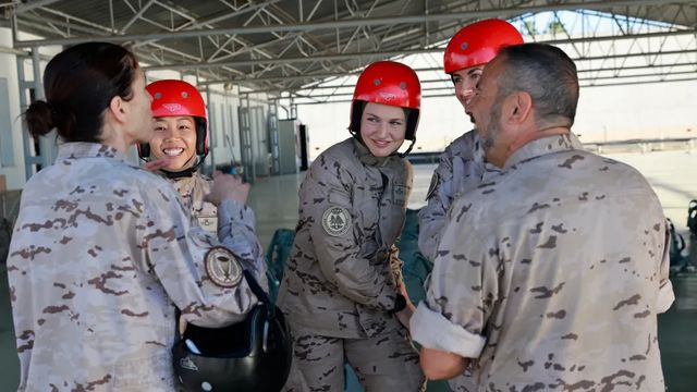 La princesa Leonor se lanza en paracaídas en Alcantarilla