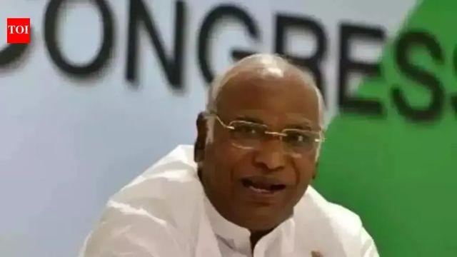 No immediate change of CM in Karnataka: Kharge