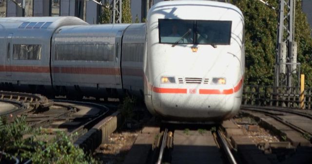 Beat de fericire că a scăpat de închisoare, un român a blocat circulația trenurilor în Germania