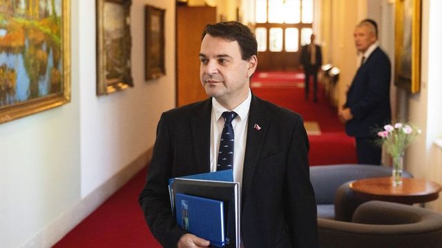 Výrok Íránu k Radiu Farda nebyl míněn tak, jak zaznělo v médiích, uvedl Macinka