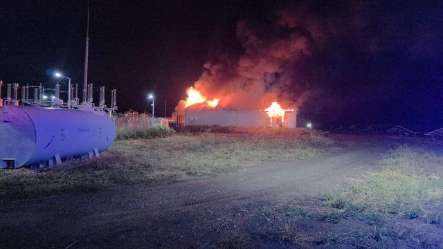 Incendiu la o hală de stocare a energiei electrice în baterii în județul Buzău
