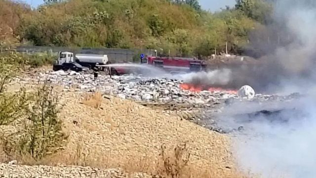 Пожар избухна в регионалното депо за отпадъци в Габрово